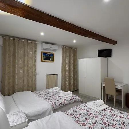 Sanella Vendégház Mestre