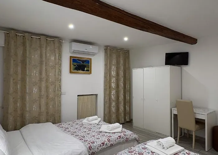 Sanella Vendégház Mestre